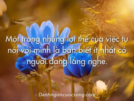 Một trong những lợi thế của việc tự nói với mình là bạn biết ít nhất có người đang lắng nghe.