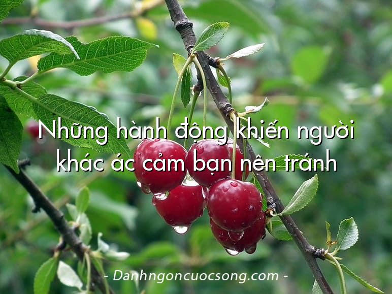 Những hành động khiến người khác ác cảm bạn nên tránh