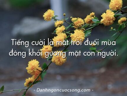 Tiếng cười là mặt trời đuổi mùa đông khỏi gương mặt con người.
